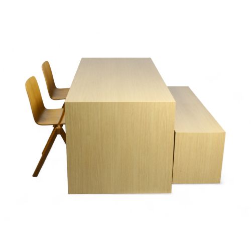 vdm. Tafelset met bank en HAY stoelen