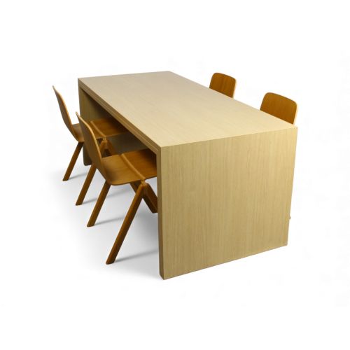 vdm. Tafelset met HAY stoelen