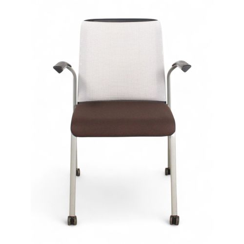 Steelcase Eastside, verrijdbare en stapelbare vergaderstoel, grijs-bruin