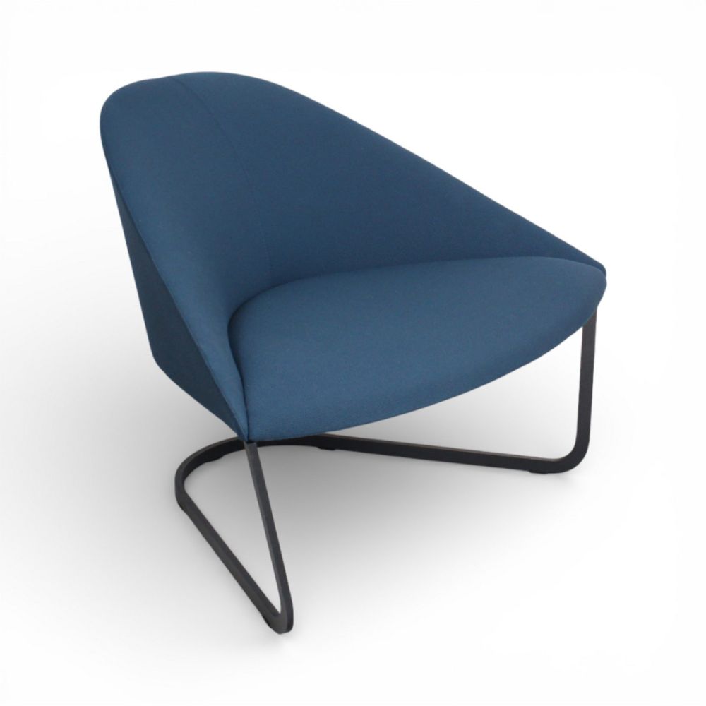 Arper colina fauteuil, blauw-zwart