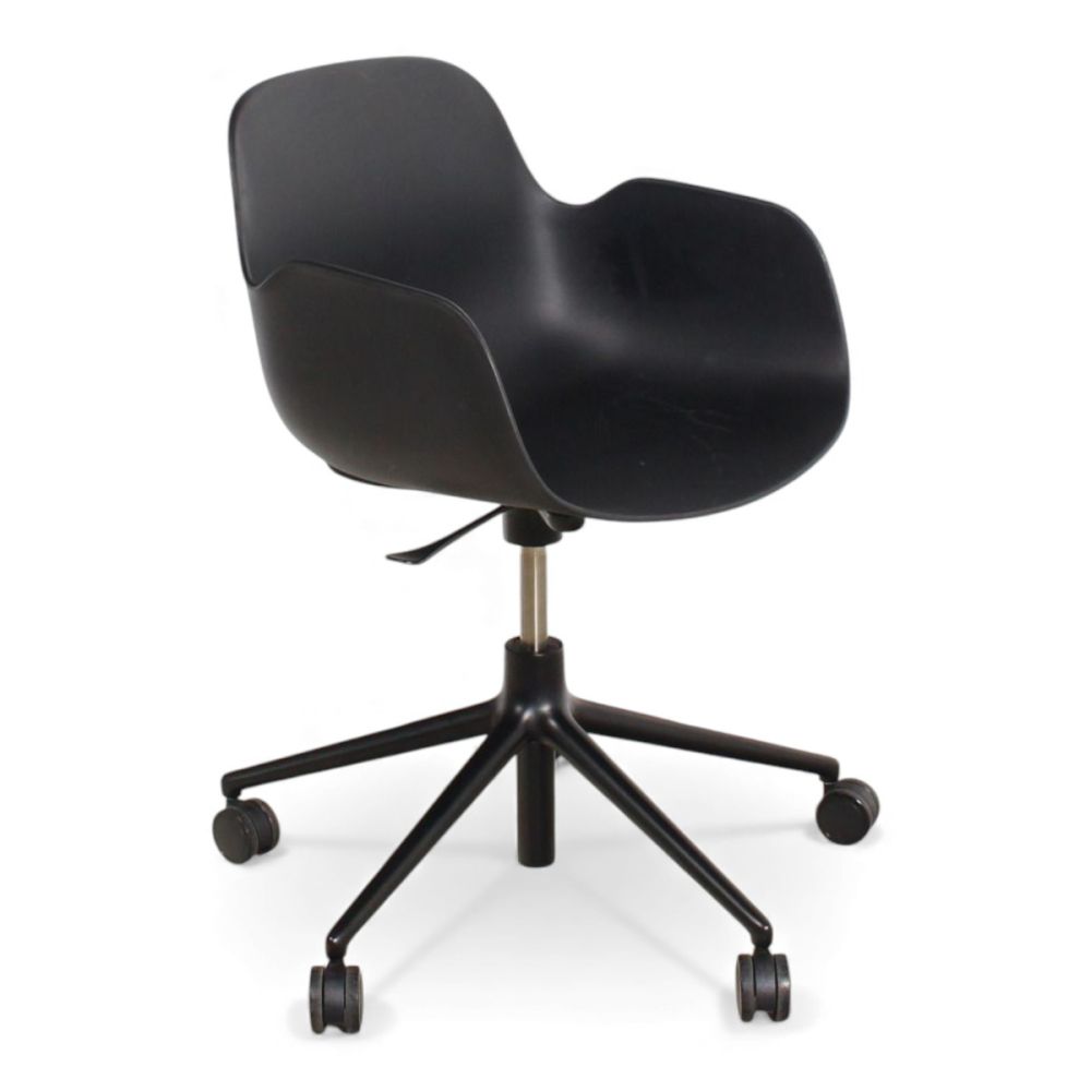 Normann Copenhagen Form Armchair Swivel 5W, zwart