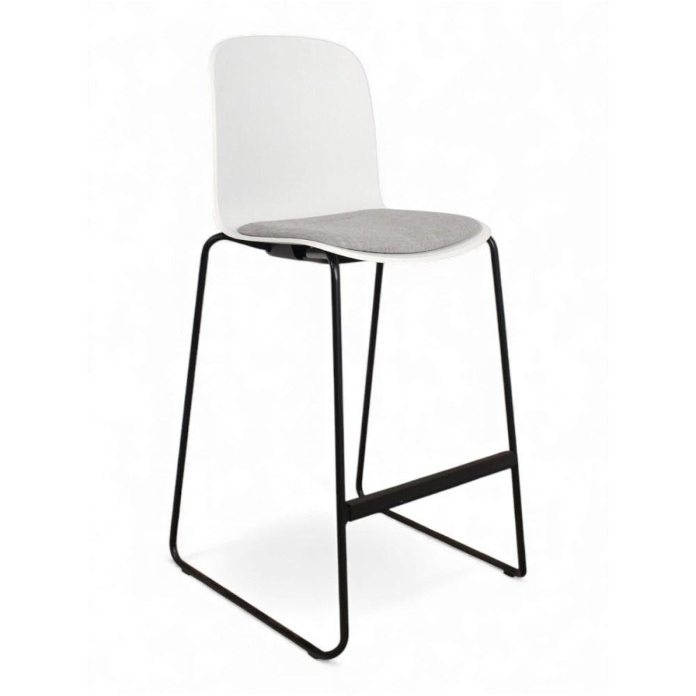 Steelcase Cavatina barkruk met bekleed zitvlak, sledge frame, zwart-wit