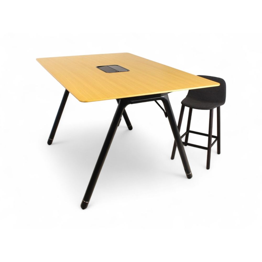 Coalesse Potrero415 bartafel, 180x120cm, eiken-zwart