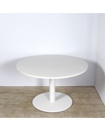 Steelcase Easy Table met uitsparingen voor kabels, rond model, ⌀ 120 cm, wit frame, wit blad